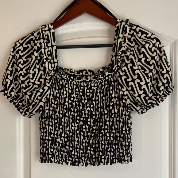 Monteau Tops - Monteau Black and White Geometric Cropped Blouse